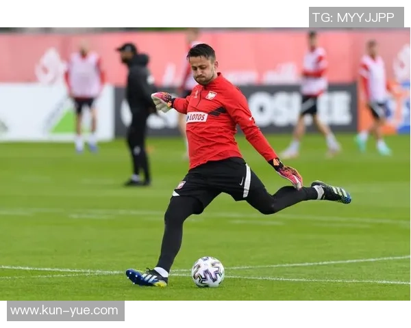 足球明星科莱尼的传奇之路与他对足球的热爱与奉献 足球明星科莱尼的传奇之路与他对足球的热爱与奉献